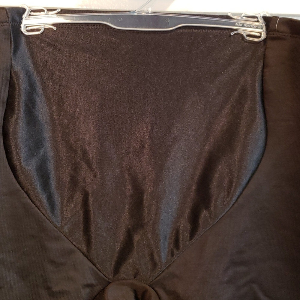 Shapewear - Mid-thigh brief. - Picture 5 of 5